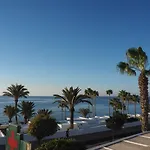 Sea View With Direct Access To Boulevard Apartman