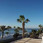Sea View With Direct Access To Boulevard Apartman