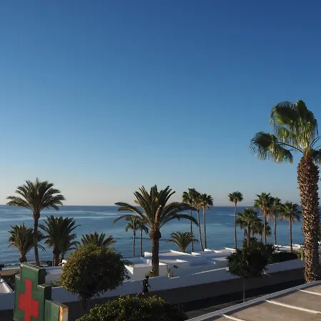 Sea View With Direct Access To Boulevard Apartman