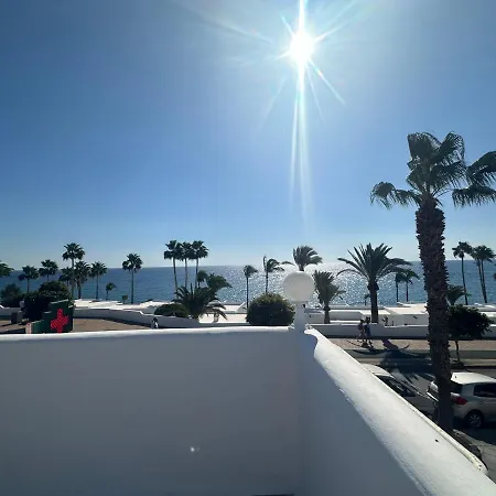 Sea View With Direct Access To Boulevard شقة