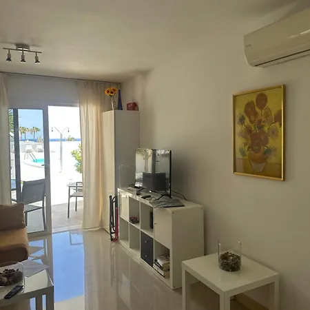 Sea View With Direct Access To Boulevard شقة *